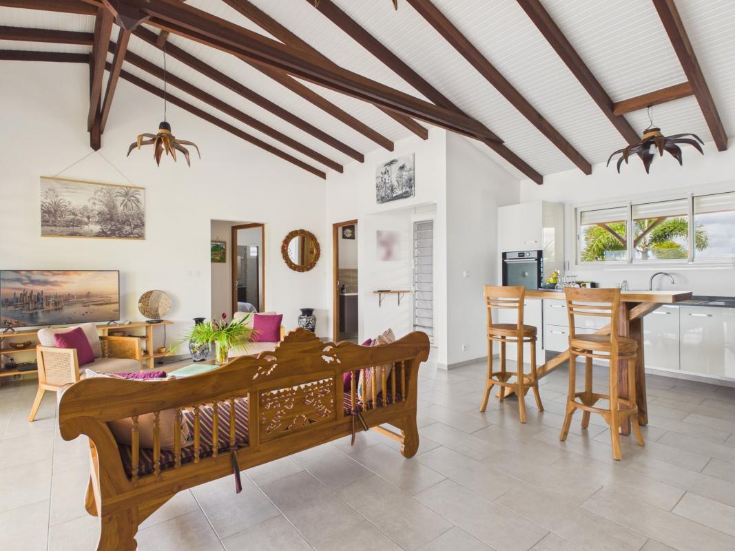 Location villa 3 chambre sainte luce - salon vue cuisine